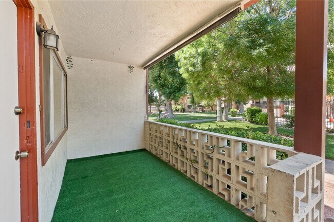 Building Photo - Welcome to this modern, remodeled condo!