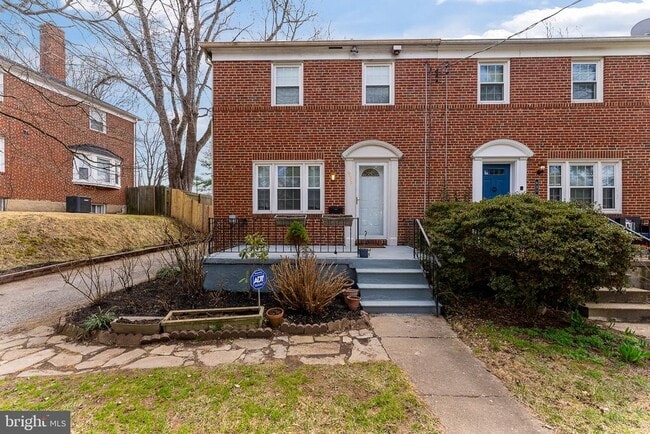 Building Photo - 633 Walker Ave