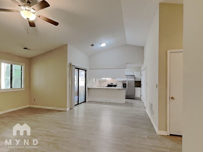 Building Photo - 10983 Morning Dove Dr
