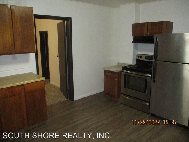 Building Photo - 2 br, 1 bath House - 115 S. HARBOR ST.