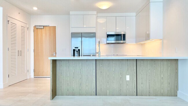 Building Photo - MODERN ONE BEDROOM UNIT AT AZURE ALA MOANA