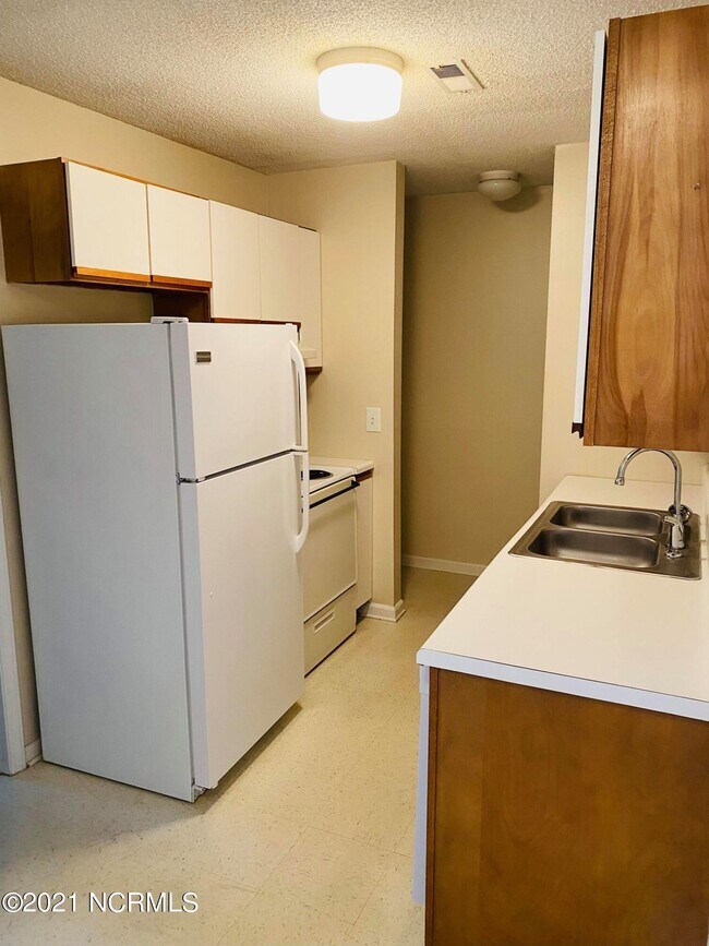 Foto del edificio - 4008 Whitebridge Dr