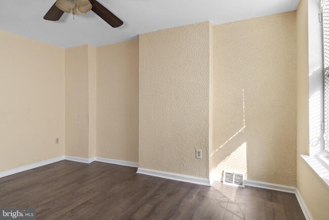 Building Photo - 2752 N Darien St