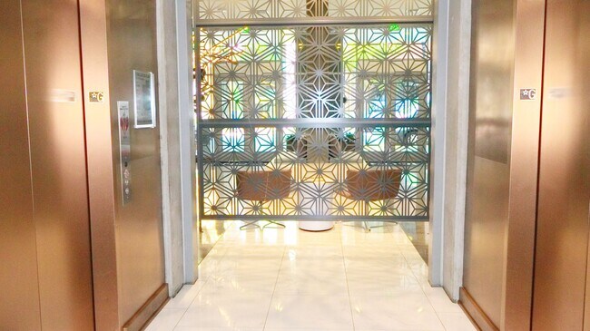 Building Photo - 321 Tenth Ave