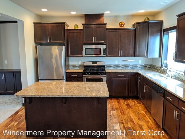Building Photo - 3 br, 2.5 bath House - 5113 Sunset Avenue