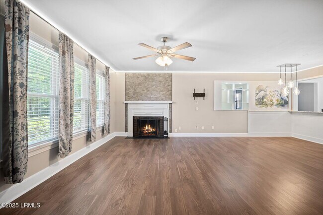 Foto del edificio - 2410 Pine Ct N