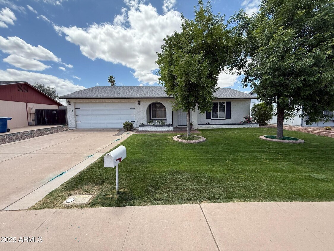 Foto principal - 2211 W McNair St