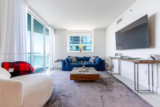 Foto del edificio - 665 NE 25th St
