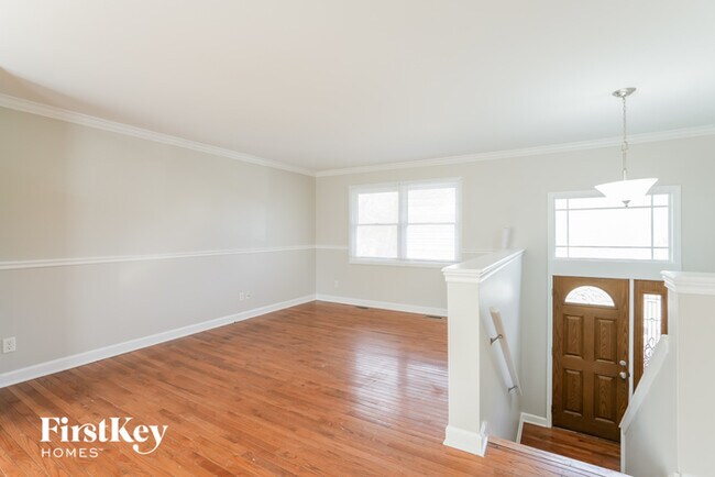 Building Photo - 3219 W Beach Dr