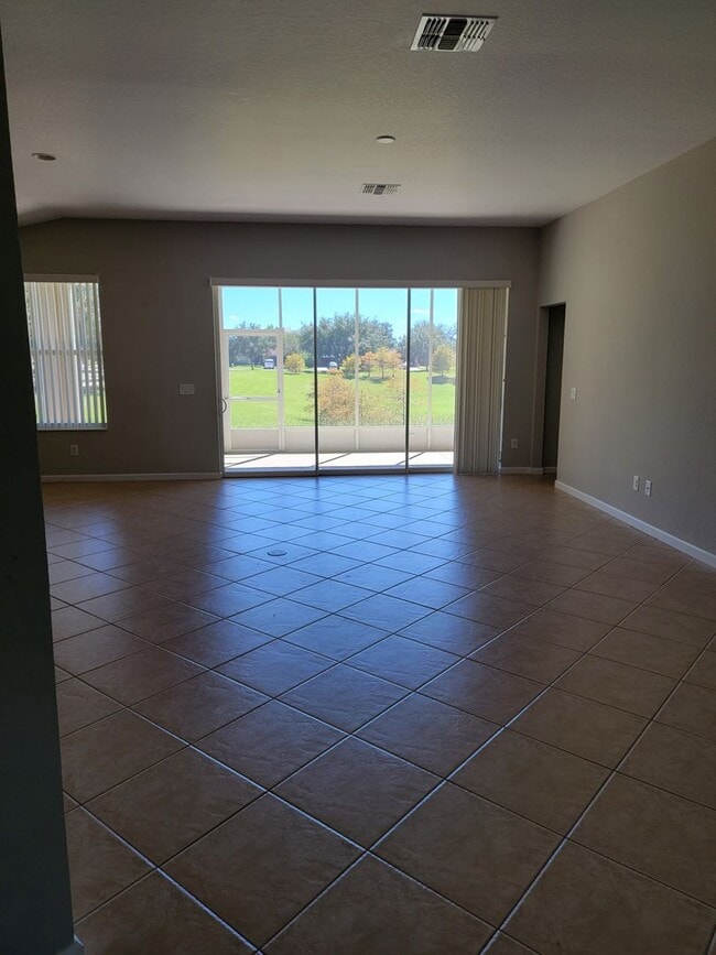 Building Photo - 4/2/2 in Fore Ranch