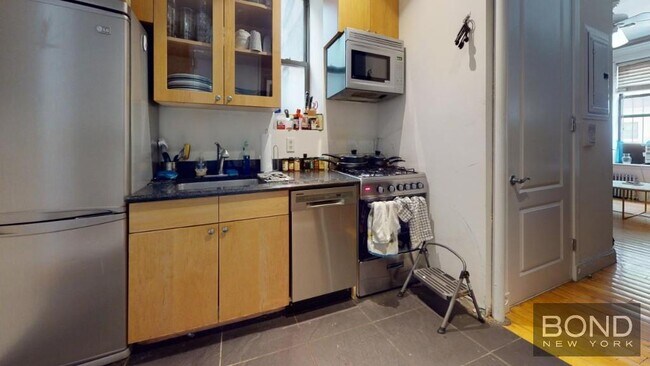 Foto del edificio - 346 E 18th St
