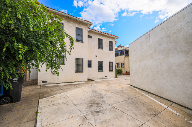 Building Photo - 6261 W Olympic Blvd