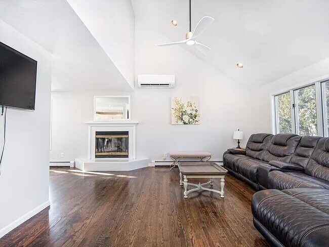 Foto del edificio - 262 Woodhill Rd