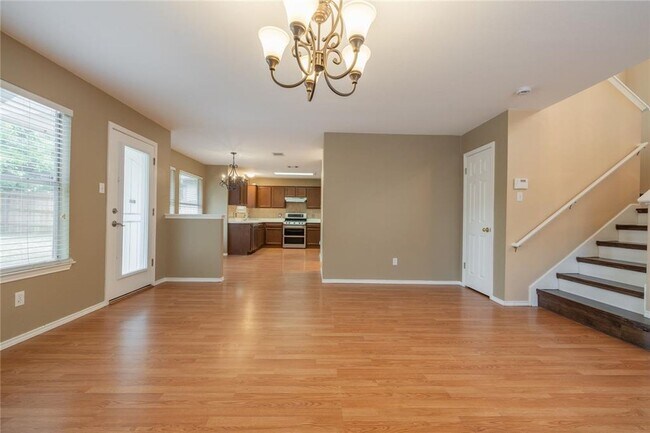 Foto del edificio - No Carpet! Tons of Space! Beautiful backya...