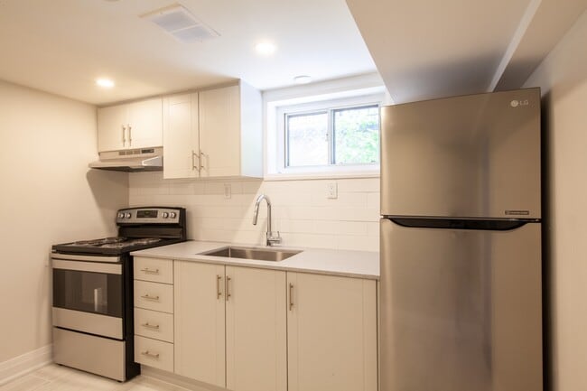 Building Photo - 34 Robindale Ave
