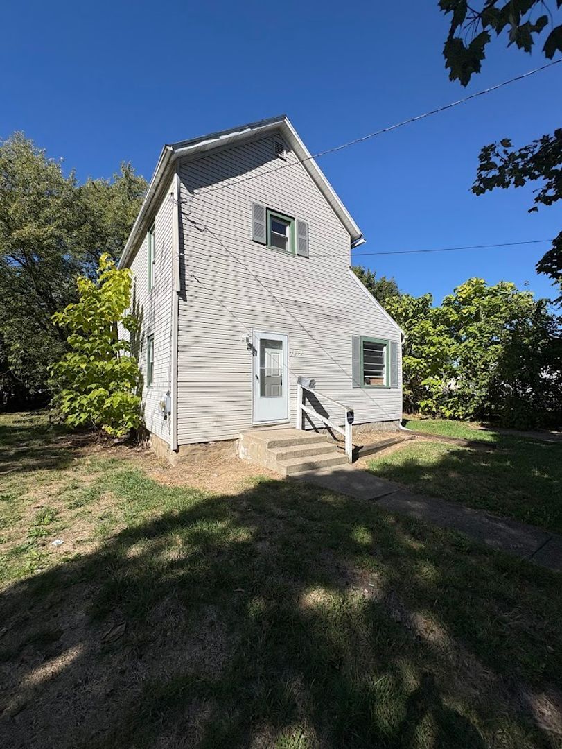 1072 Bellows St Akron, OH 44301 – photo 1