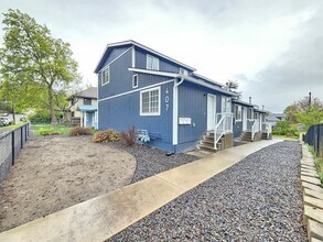Building Photo - 407 E 8th Ave