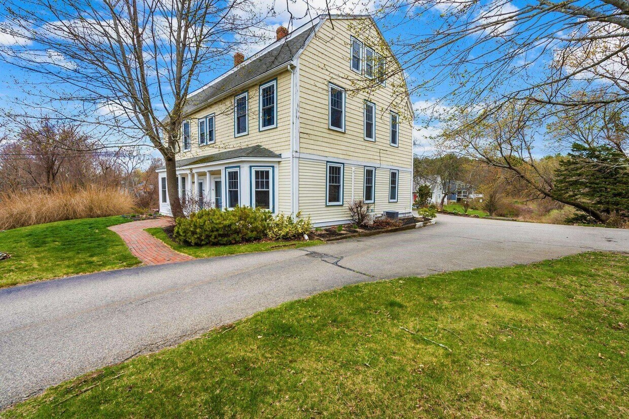 Foto principal - 248 Peverly Hill Rd