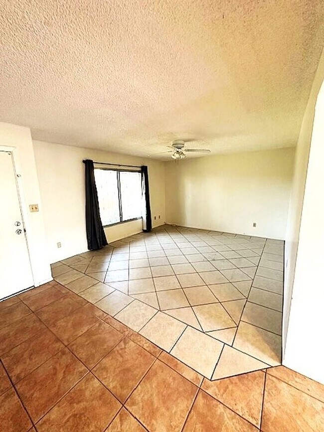 Building Photo - Charming 3BR Townhome in Glendale