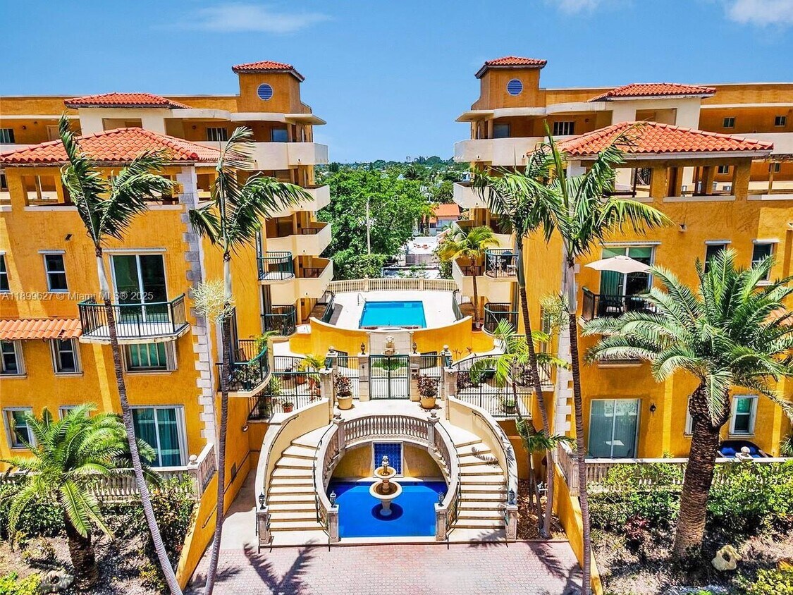 Foto principal - 8888 Collins Ave