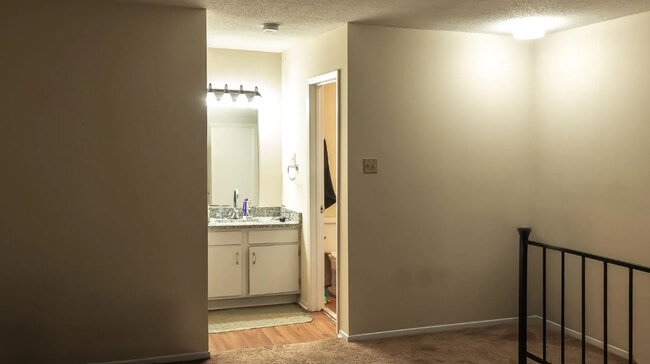 Building Photo - Lincoln Square Townhomes