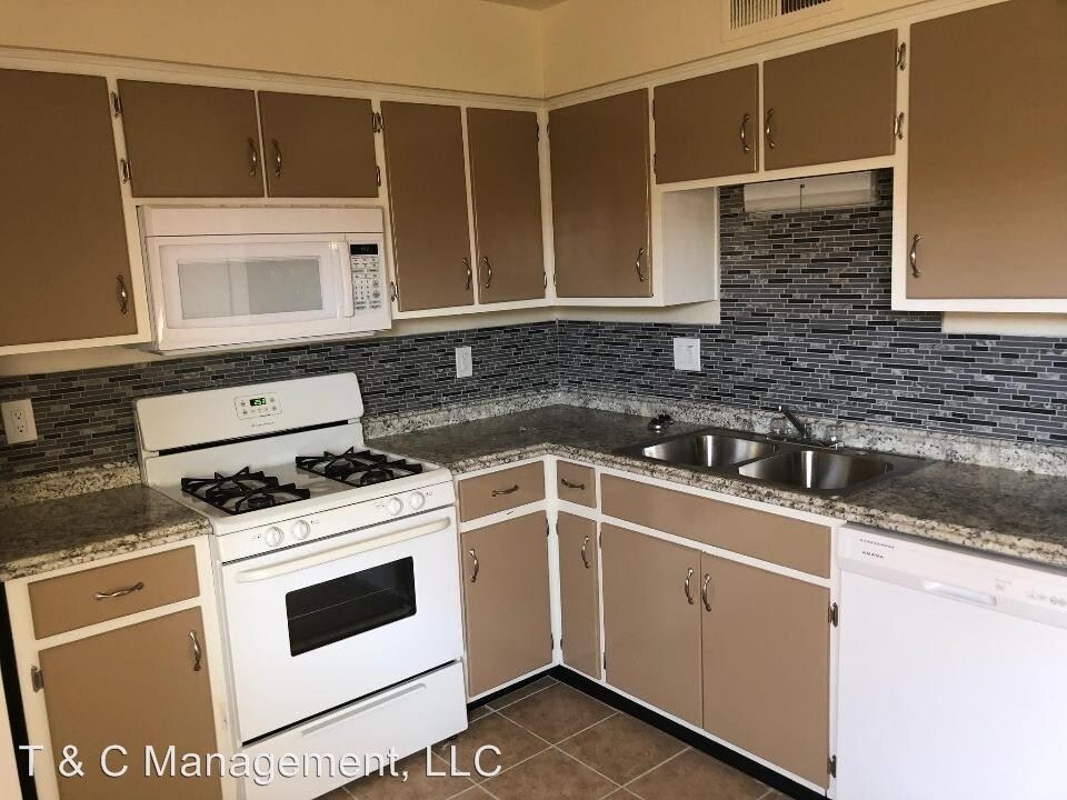 Foto principal - 12117 Menaul Blvd NE