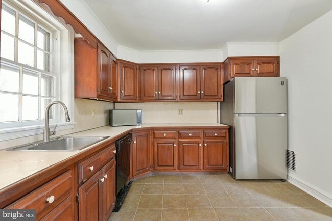 Foto del edificio - 1310 Creek Rd