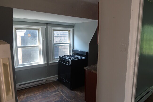 Building Photo - 49 Hazelwood Ave