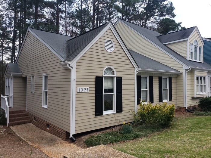 Foto principal - Walk to Lake Johnson. West Raleigh one lev...