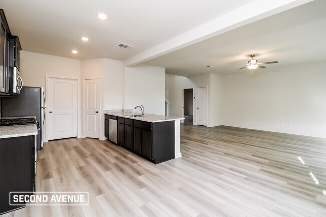 Building Photo - 424 Condie Russell Ave