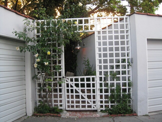 Shared garden - 106 N Edgemont St