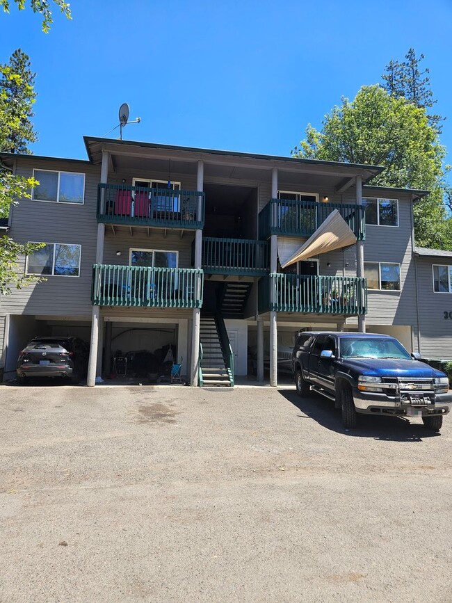 Building Photo - 300 Indian Trail Ct