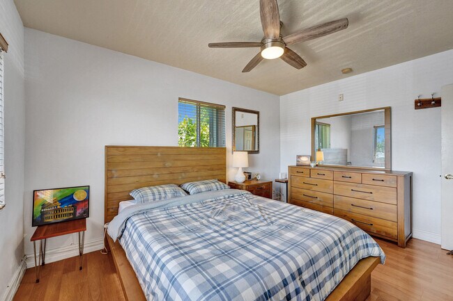 Foto del edificio - 1423 Holly Heights Dr