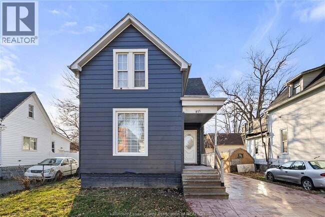 Building Photo - 811 Langlois Ave