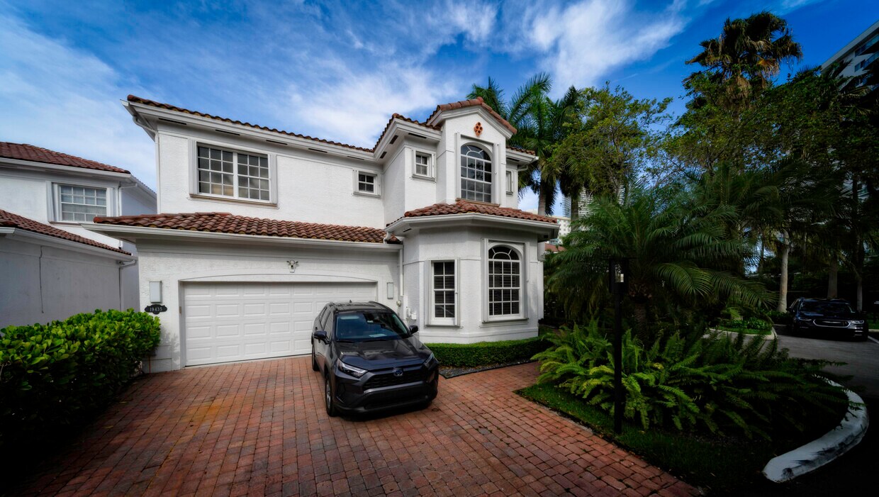 19435 39th Ave, Golden Beach, FL 33160 House Rental in Golden Beach