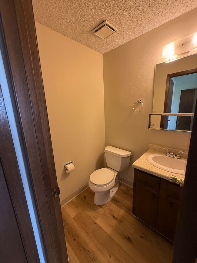 Building Photo - Two Bedroom, One and half bath townhome close to Regional West Medical Center.
