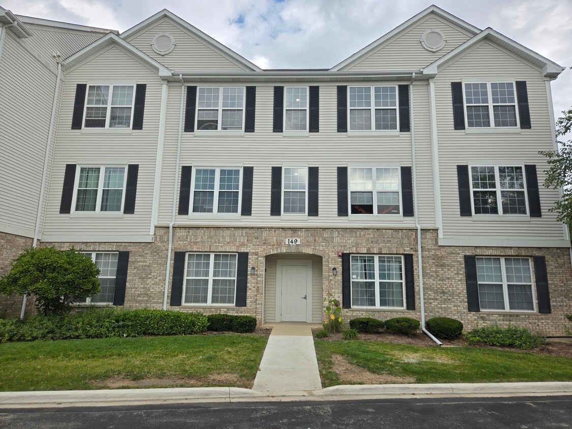 Primary Photo - 149 N Waters Edge Dr