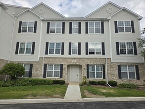 Building Photo - 149 N Waters Edge Dr