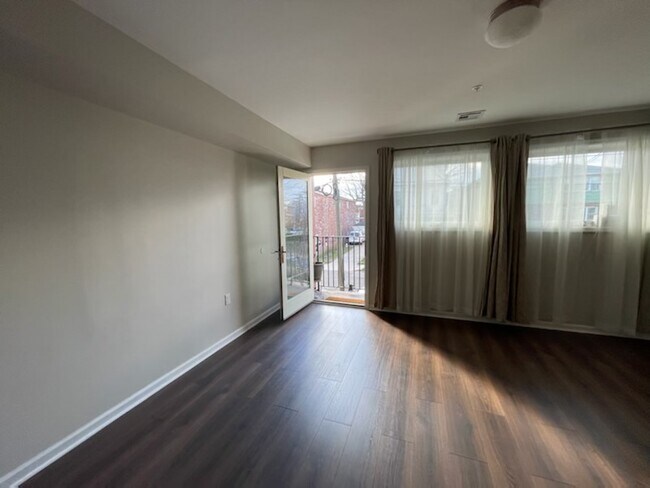 Foto del edificio - 148 Oakwood Ave