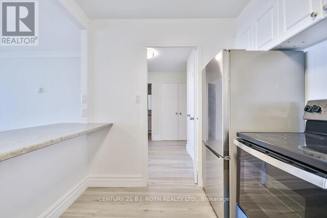 Photo du bâtiment - 2 Grove St E