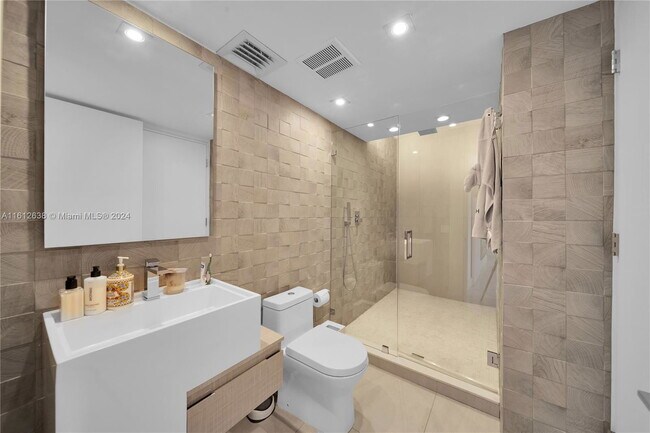 Photo - 3610 Yacht Club Dr Apartment