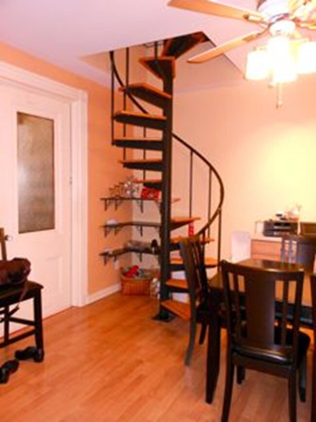 Building Photo - 133 E 3rd St