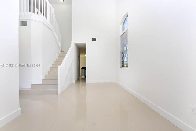 Foto del edificio - 15604 SW 10th Ln