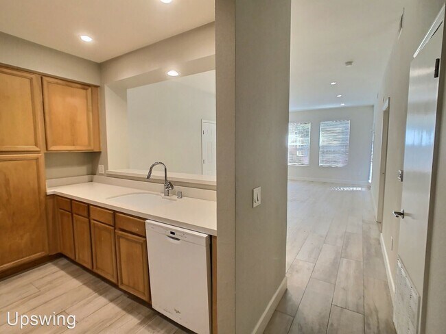 Building Photo - 1 br, 1 bath House - 427 N. 2nd St., #109