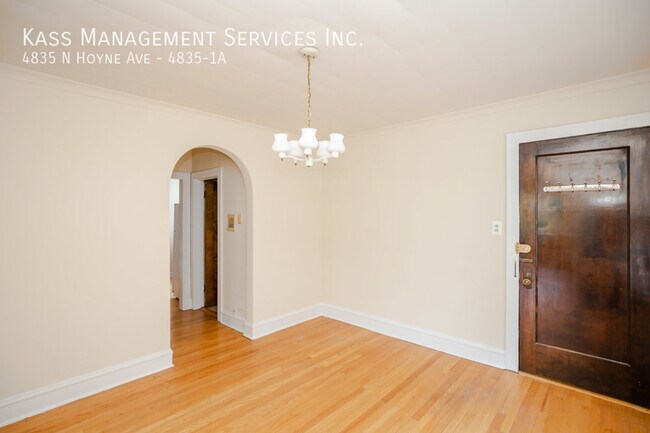 Foto del edificio - 4835 N Hoyne Ave