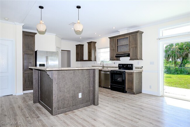 Foto del edificio - 4660-0 43rd Ave NE