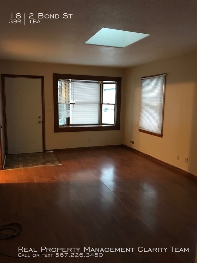 Building Photo - 3 Bed Ranch w/ Full Basement