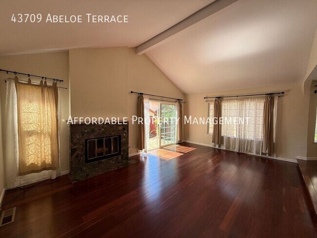 Foto del edificio - 43709 Abeloe Terrace