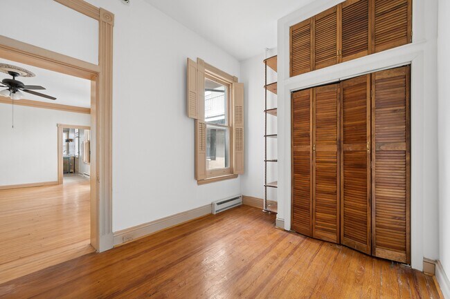 Foto del edificio - 232 E 2nd St