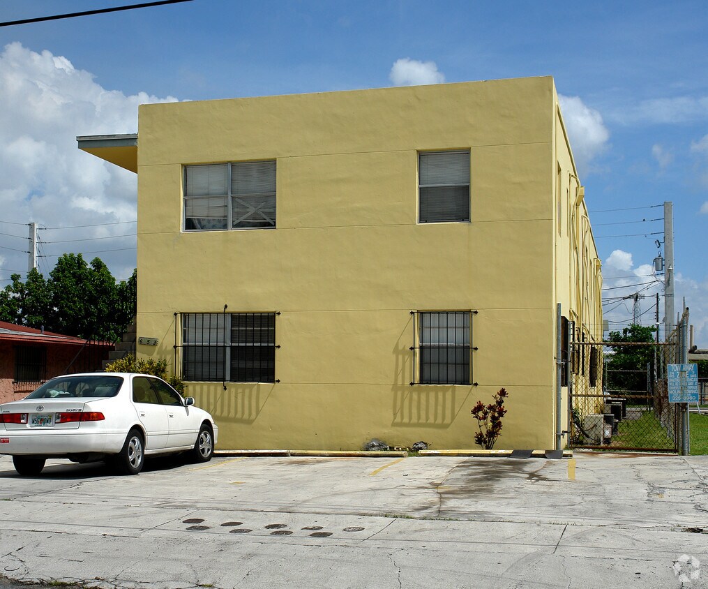 Building Photo - 653 NW 22nd St